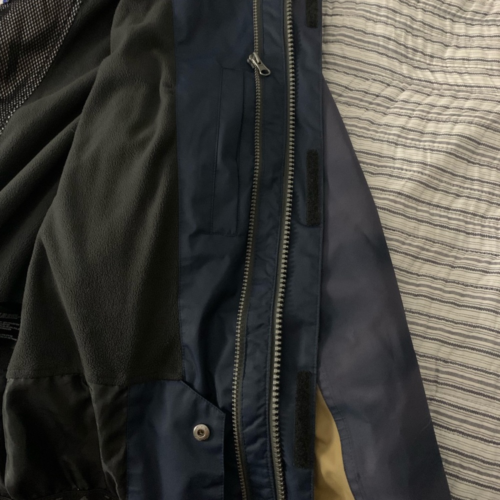 Gerry Shell Jacket - Perfect Outer Layer for Snowboarding/Skiing - Picture 8 of 8